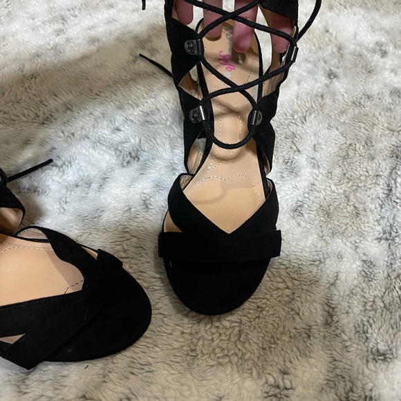 XOXO Soft Black strap high heels size 7 - Picture 2 of 4